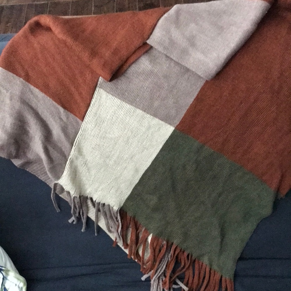 V-neck poncho